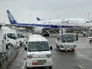 雨の羽田空港