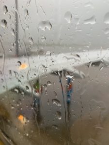 雨足が強まる羽田空港