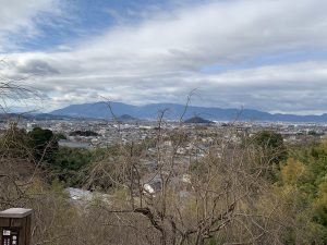 三輪神社から大和三山を望む